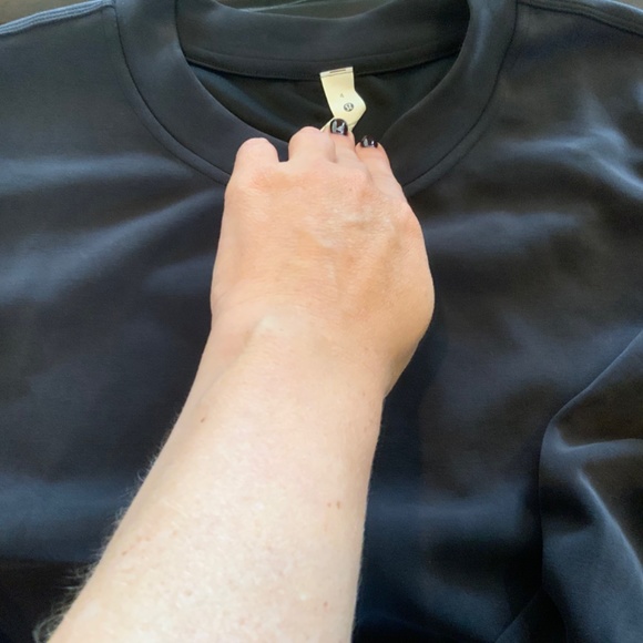 Lululemon Perfectly Oversized Cropped Crew Softstreme Black Size 4, NWT,HTF - Picture 4 of 4